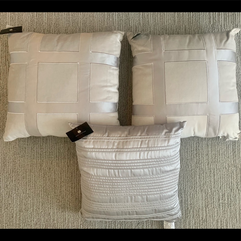 3 Hotel Collection decorative pillows